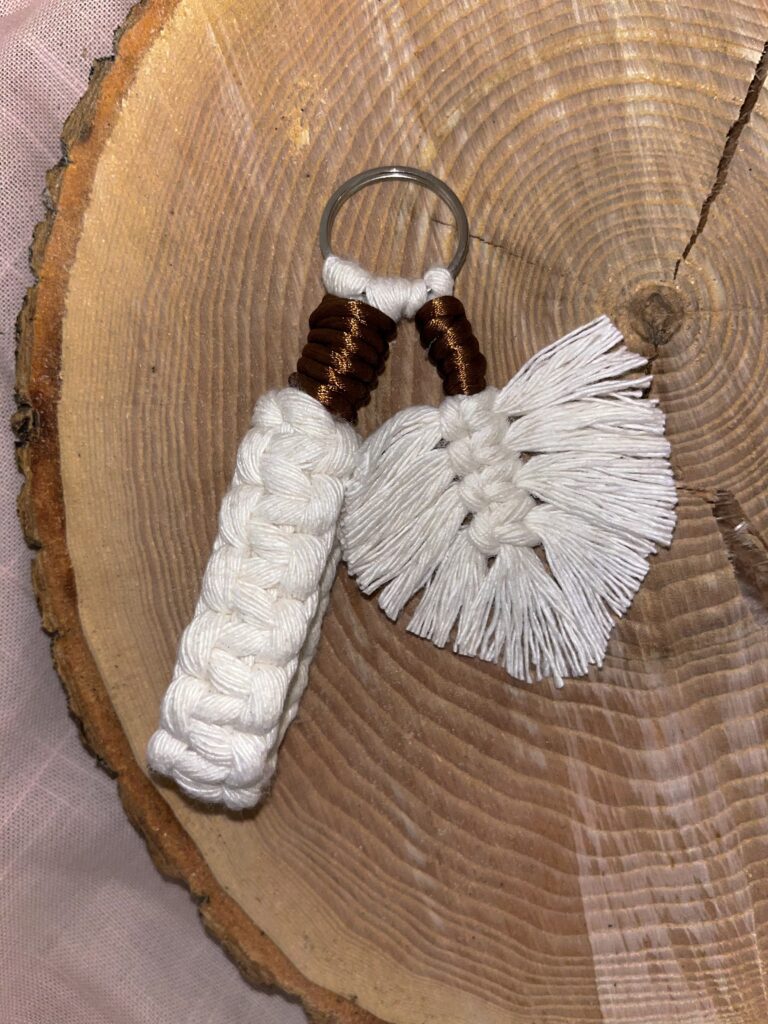 Schlüsselanhänger Blatt weiß